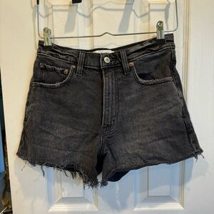 Abercrombie High Waisted 90s Relaxed Cut Off Shorts